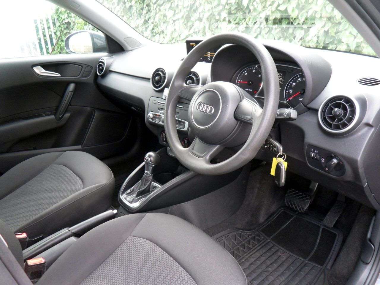 2016 AUDI A1 2016 AUDI A1