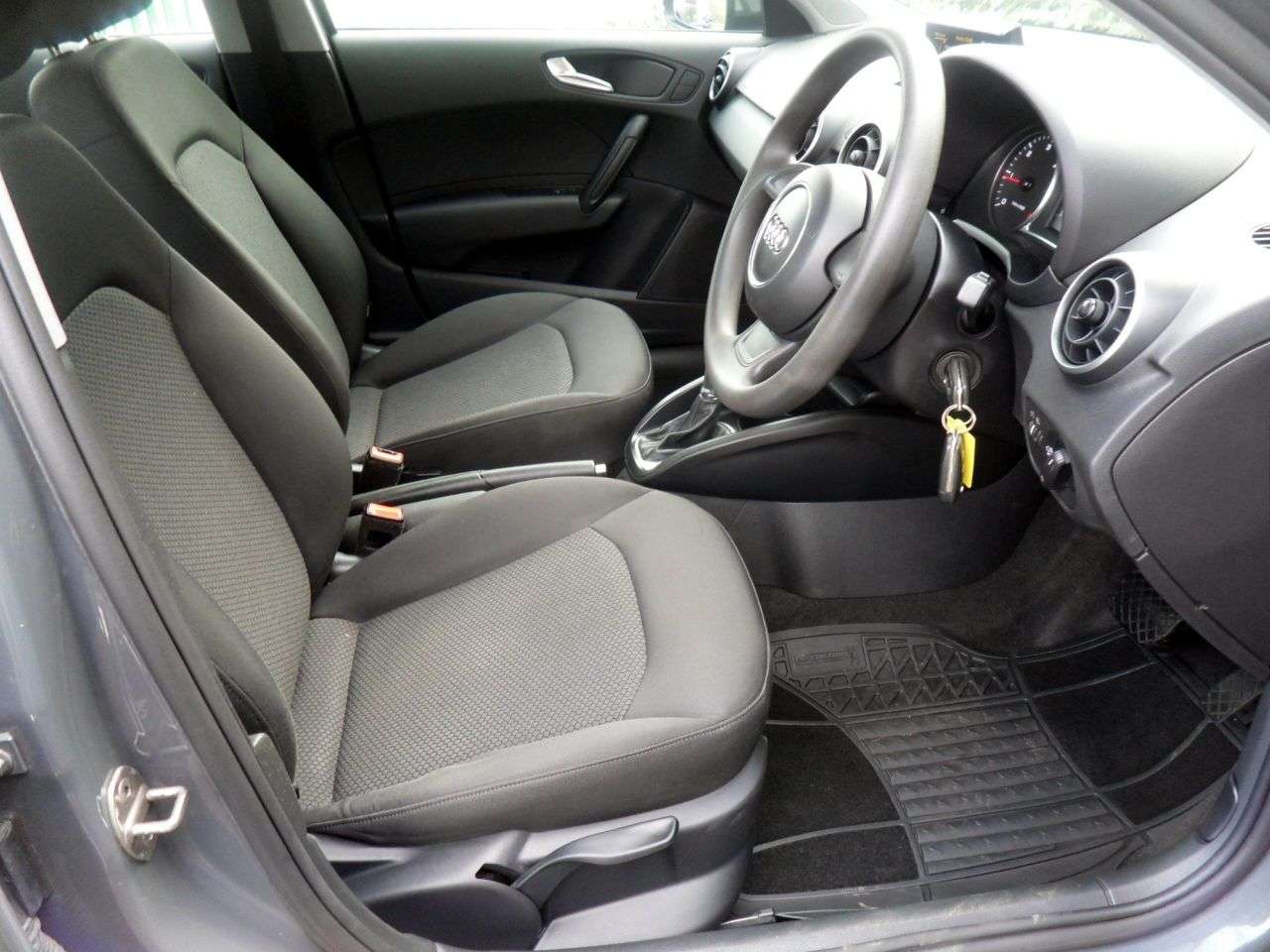 2016 AUDI A1 2016 AUDI A1