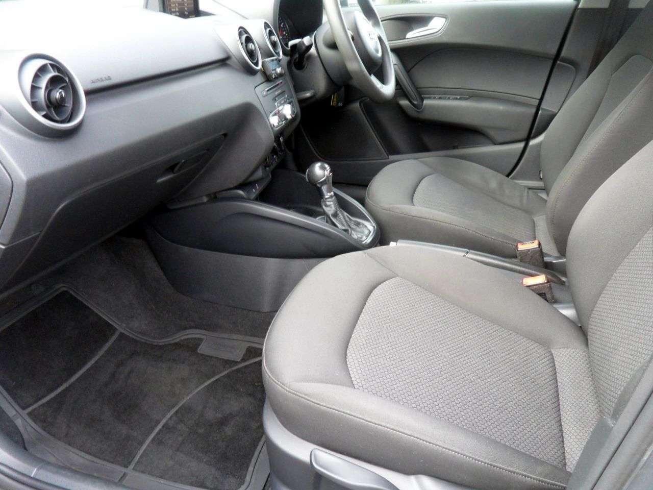 2016 AUDI A1 2016 AUDI A1