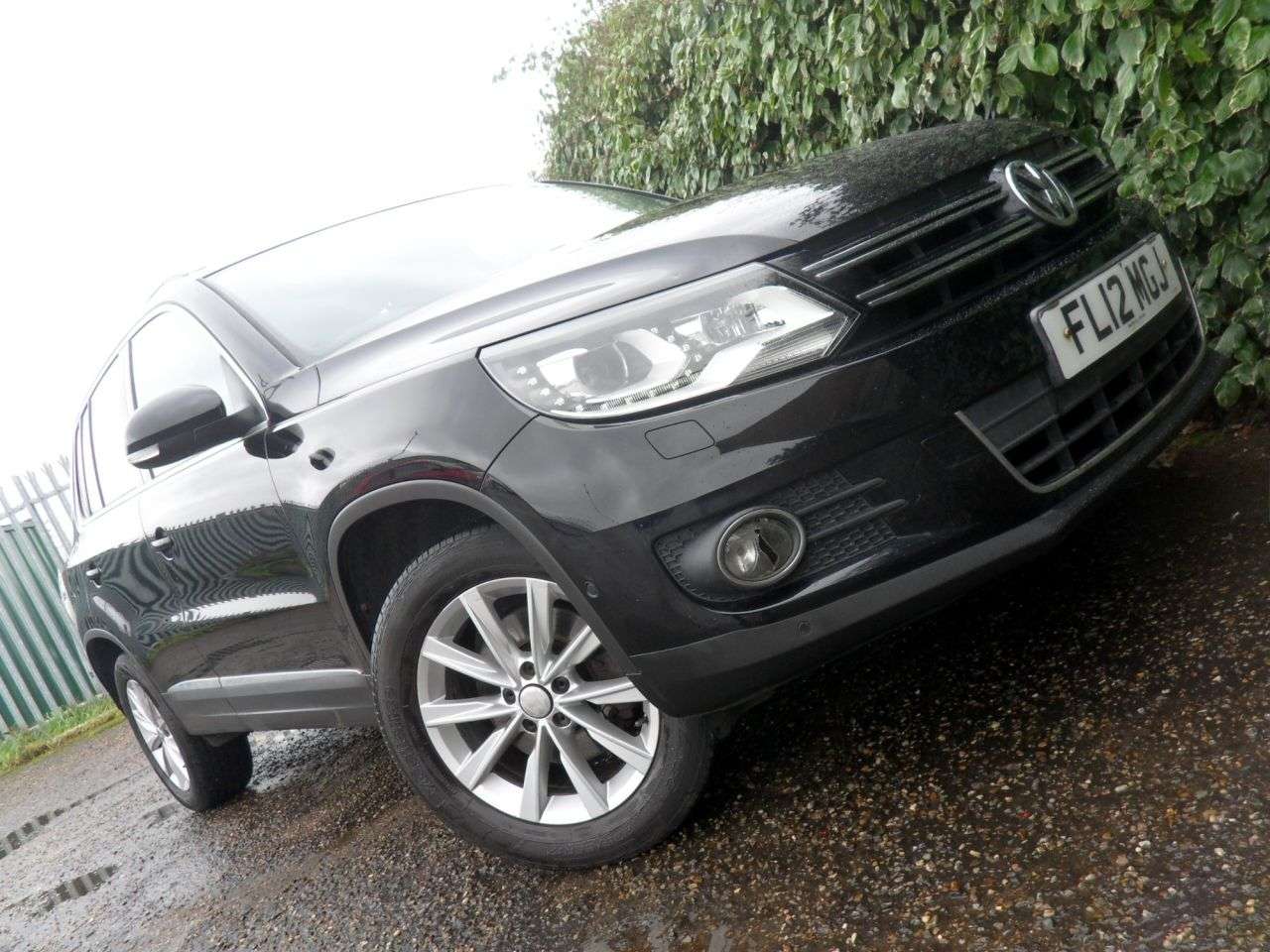 A 2012 VOLKSWAGEN TIGUAN 1.4 TSI BlueMotion Tech SE SUV 5dr Petrol Manual 2WD Euro 5 (s/s) (160 ps) A 2012 VOLKSWAGEN TIGUAN 1.4 TSI BlueMotion Tech SE SUV 5dr Petrol Manual 2WD Euro 5 (s/s) (160 ps)
