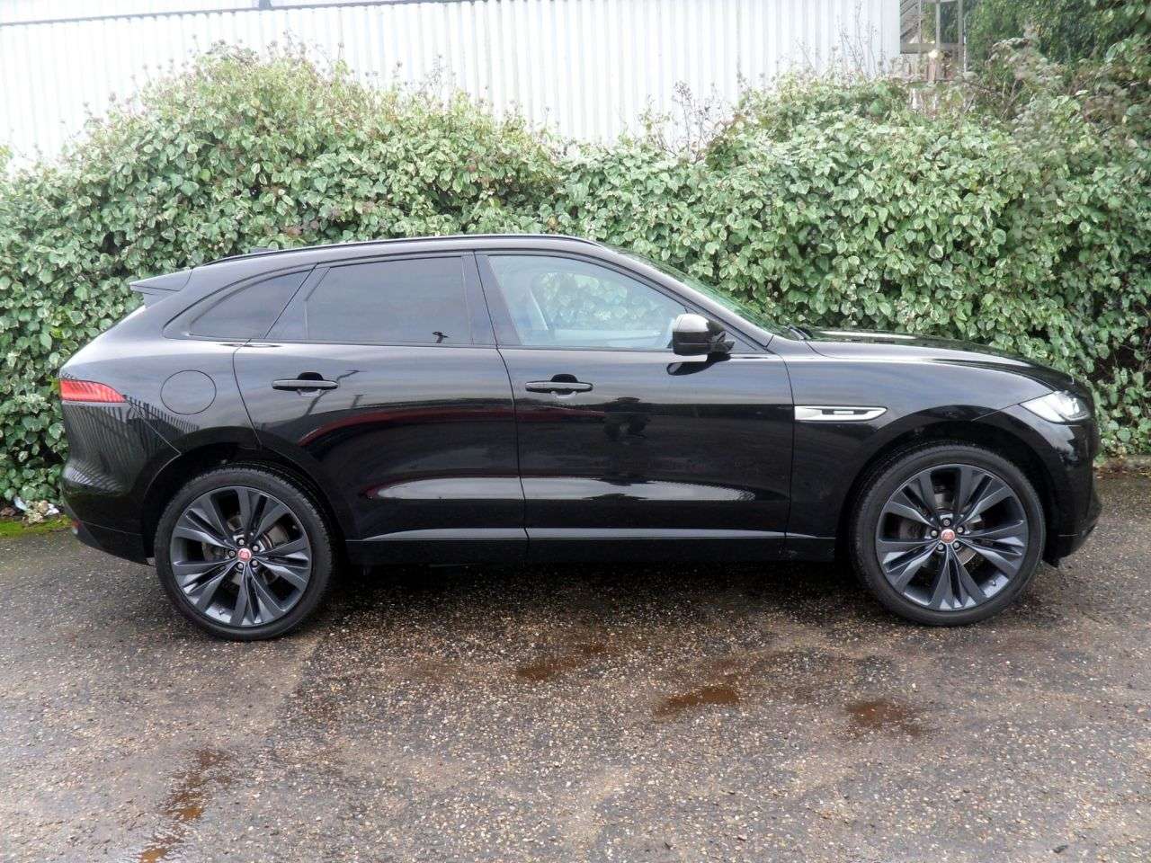 A 2018 JAGUAR F-PACE 2.0 D180 R-Sport SUV 5dr Diesel Auto AWD Euro 6 (s/s) (180 ps) £8,000 Optio A 2018 JAGUAR F-PACE 2.0 D180 R-Sport SUV 5dr Diesel Auto AWD Euro 6 (s/s) (180 ps) £8,000 Optio