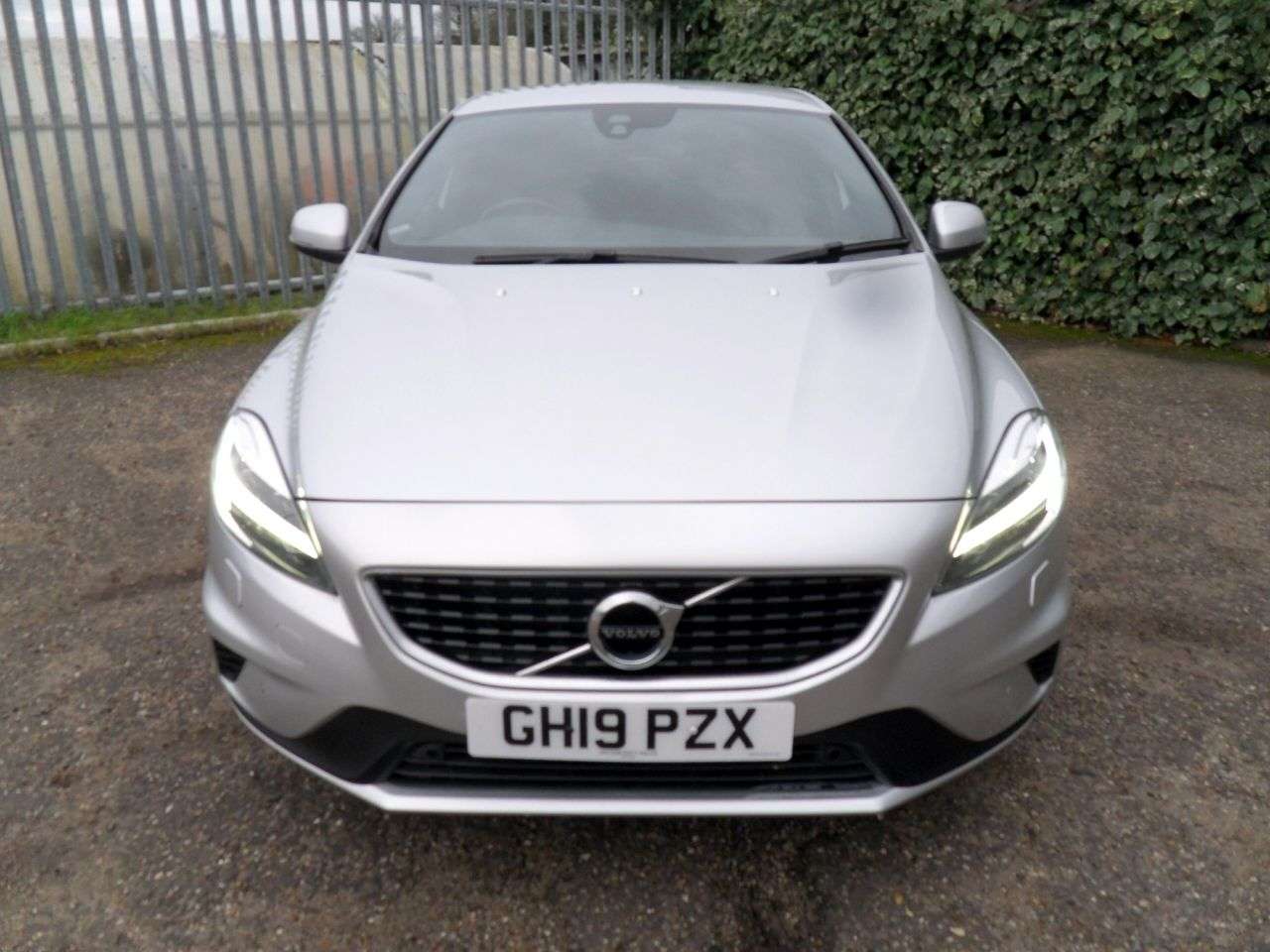 2019 VOLVO V40 2019 VOLVO V40