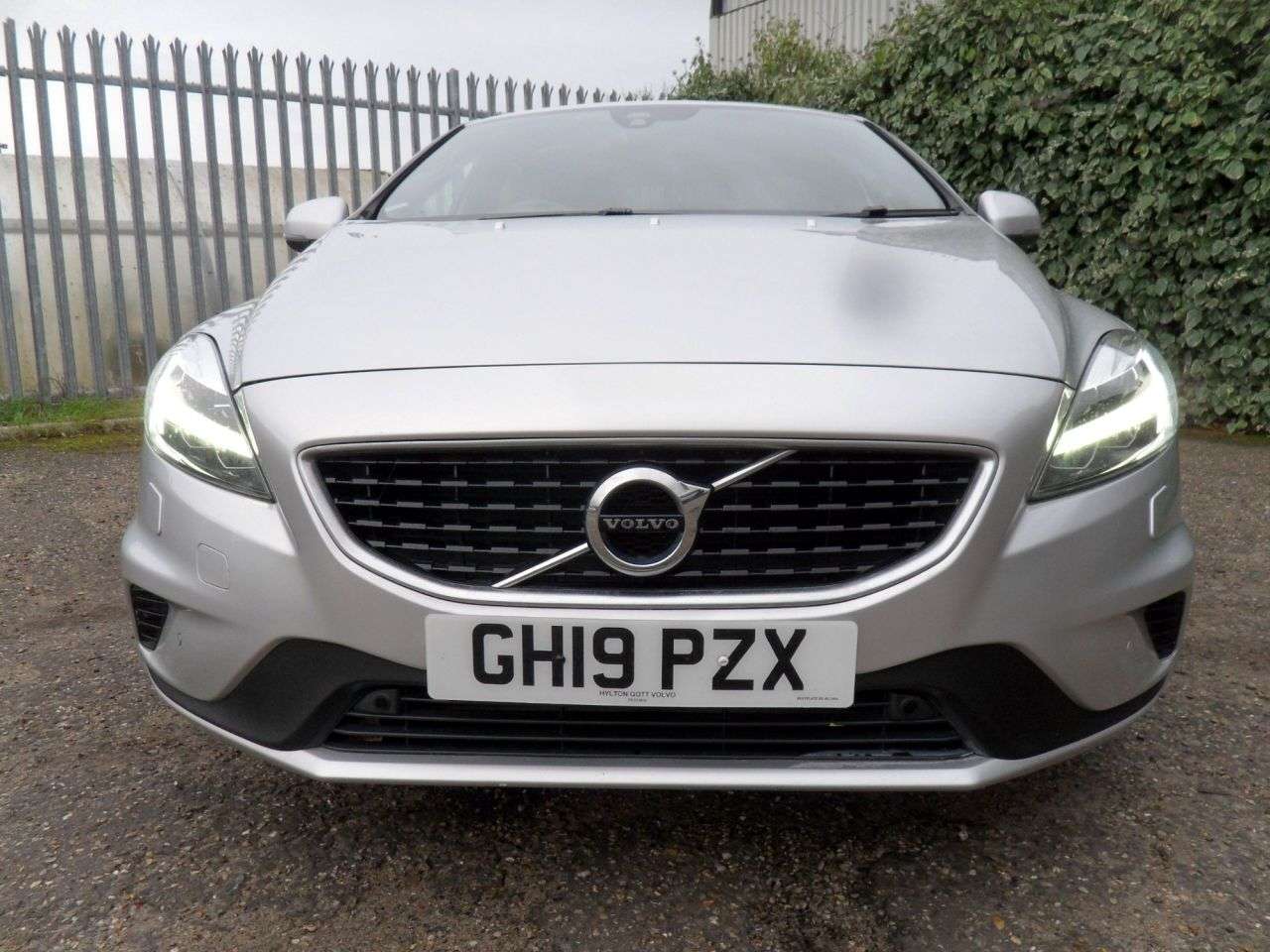 2019 VOLVO V40 2019 VOLVO V40