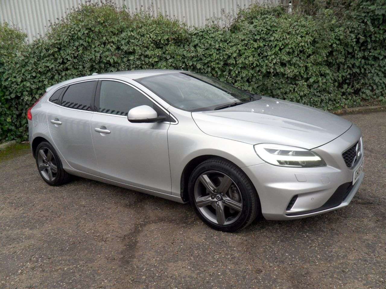 2019 VOLVO V40 2019 VOLVO V40