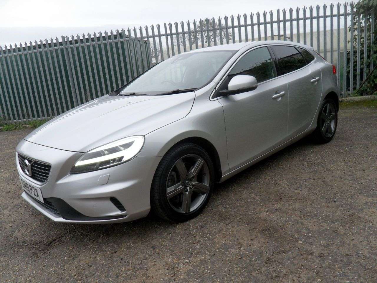 2019 VOLVO V40 2019 VOLVO V40