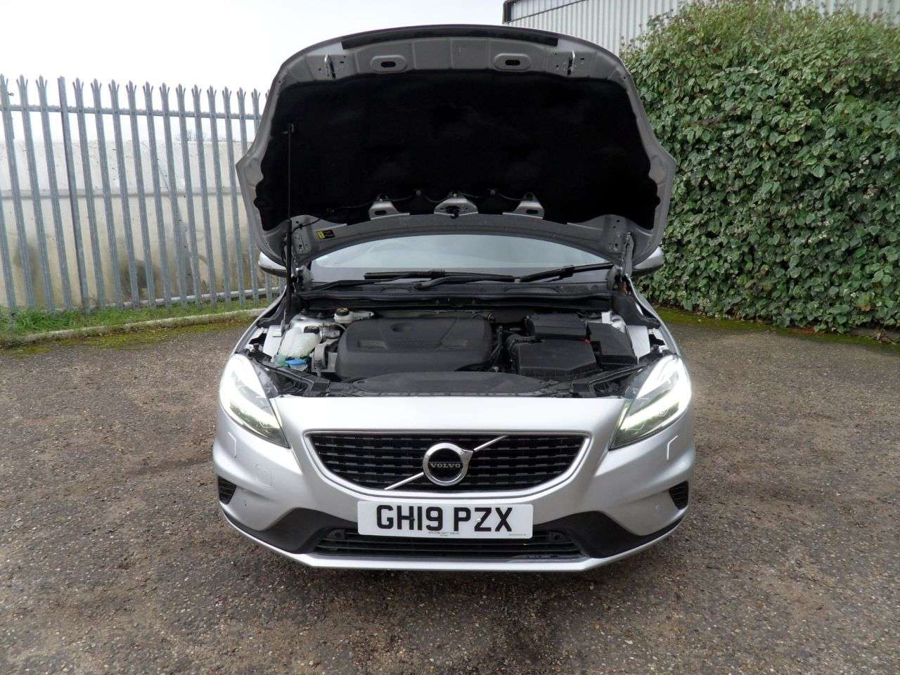 2019 VOLVO V40 2019 VOLVO V40