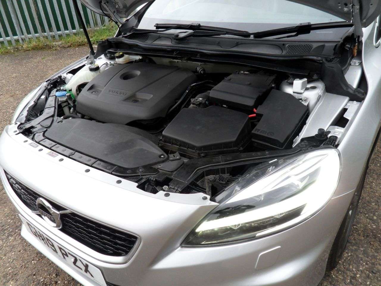 2019 VOLVO V40 2019 VOLVO V40