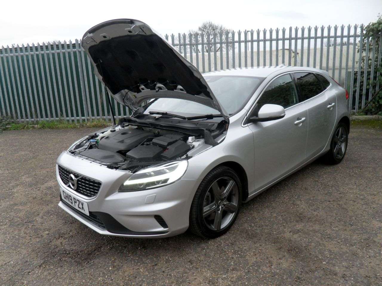 2019 VOLVO V40 2019 VOLVO V40