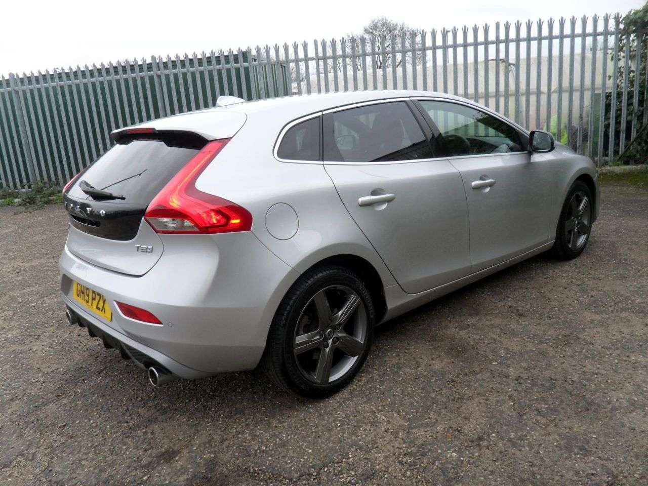 2019 VOLVO V40 2019 VOLVO V40