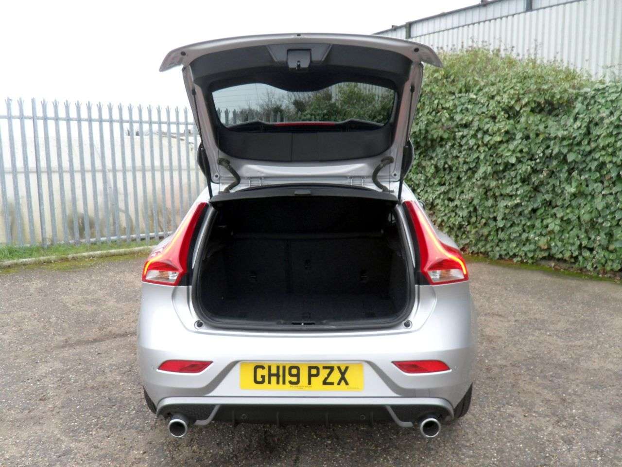 2019 VOLVO V40 2019 VOLVO V40