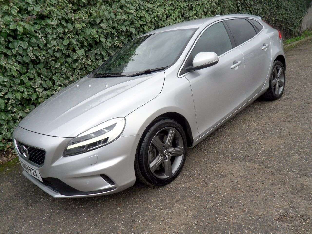 2019 VOLVO V40 2019 VOLVO V40