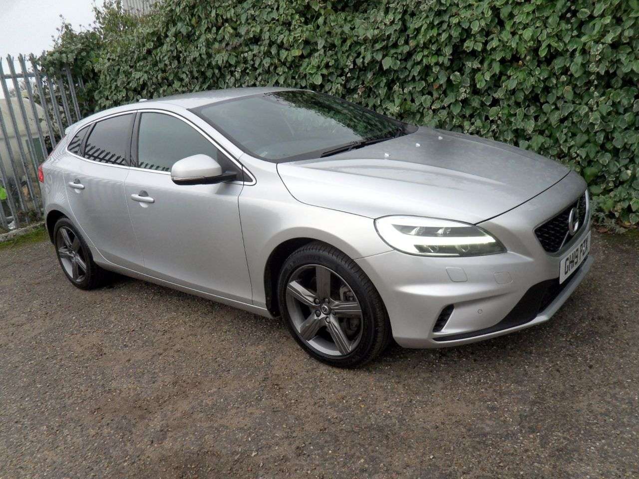 2019 VOLVO V40 2019 VOLVO V40