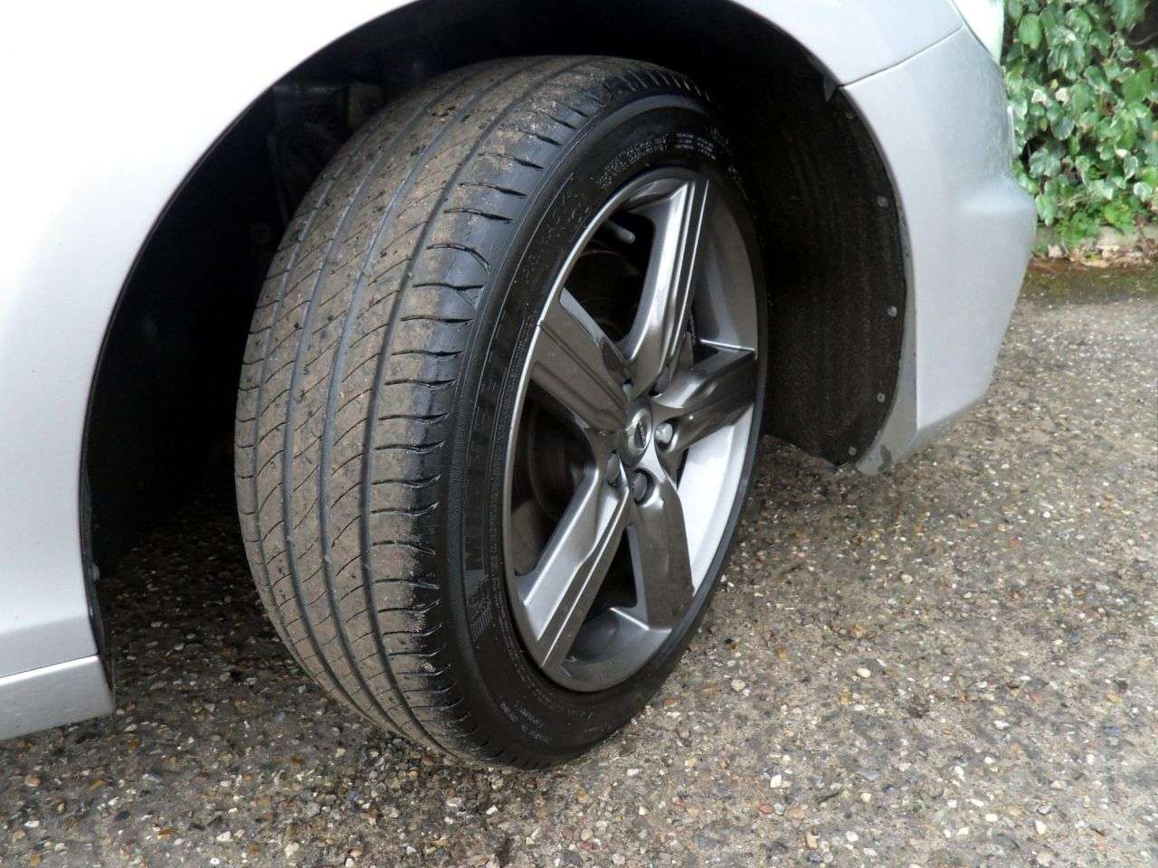 2019 VOLVO V40 2019 VOLVO V40