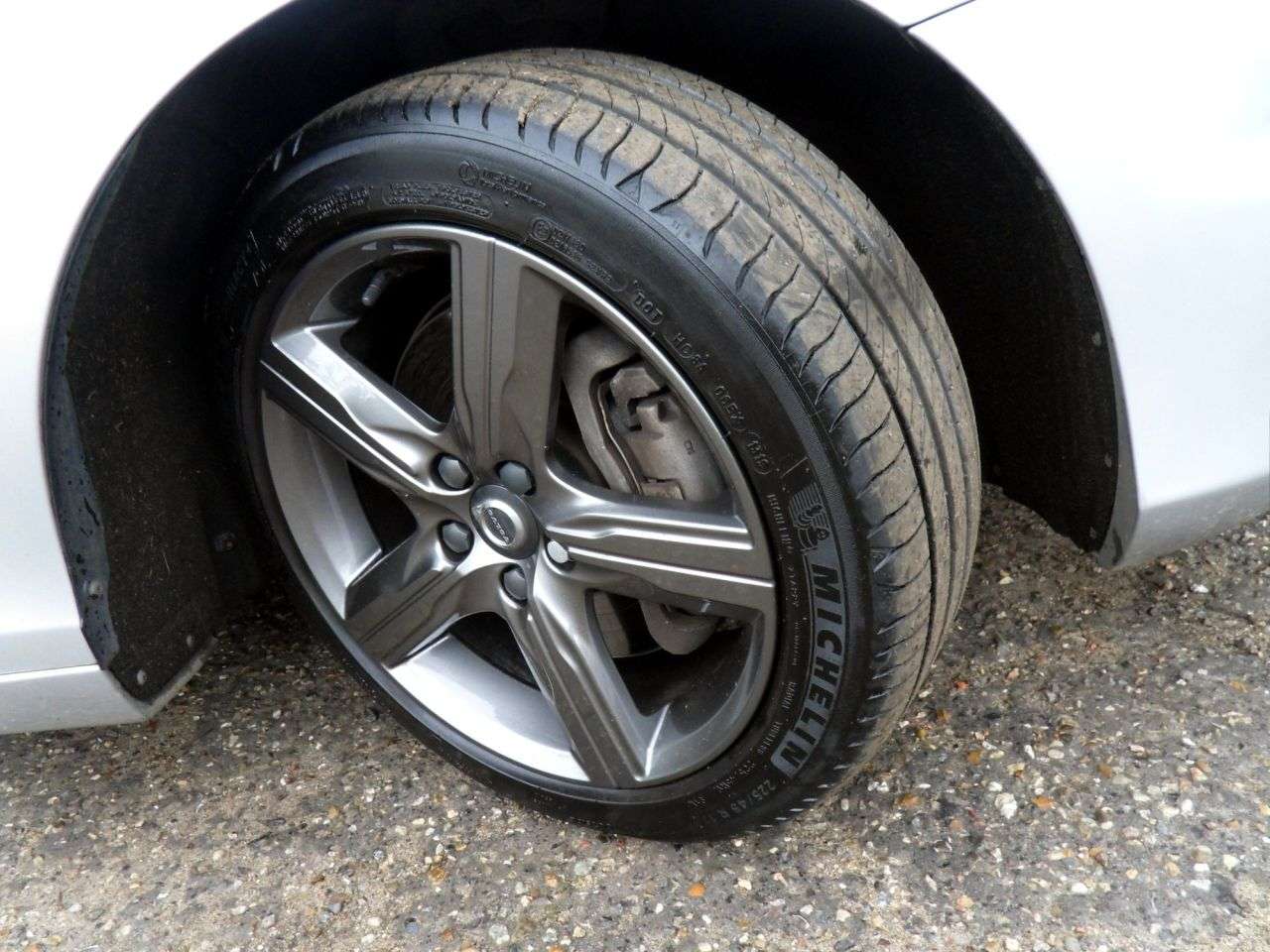 2019 VOLVO V40 2019 VOLVO V40