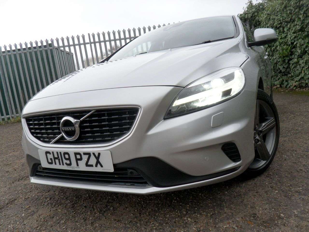 2019 VOLVO V40 2019 VOLVO V40