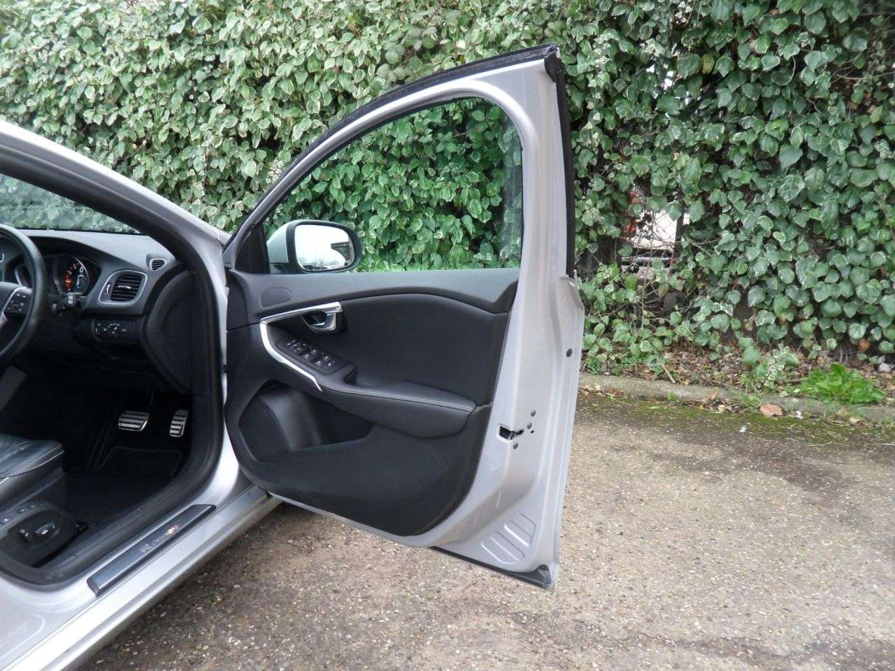 2019 VOLVO V40 2019 VOLVO V40