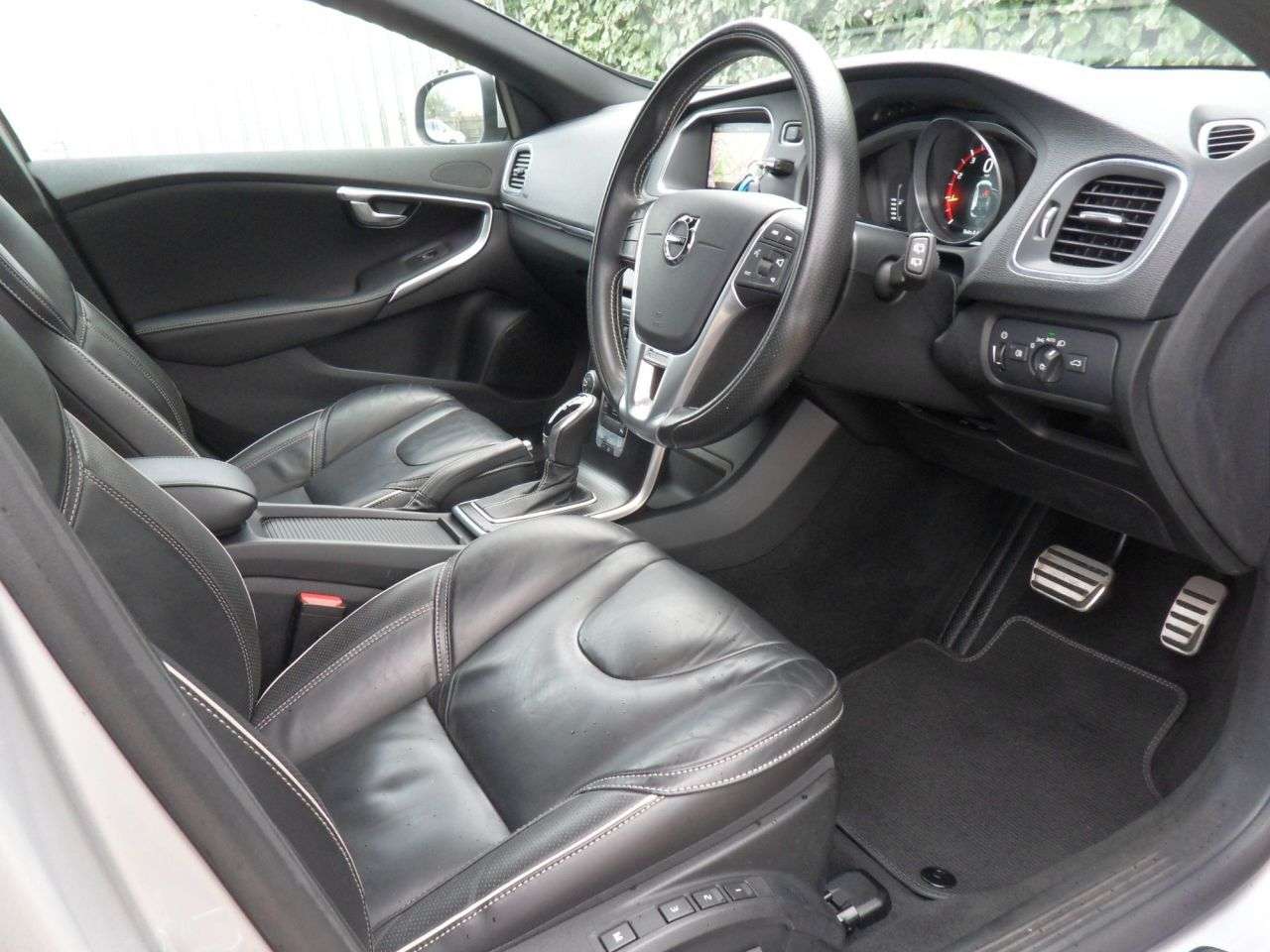 2019 VOLVO V40 2019 VOLVO V40