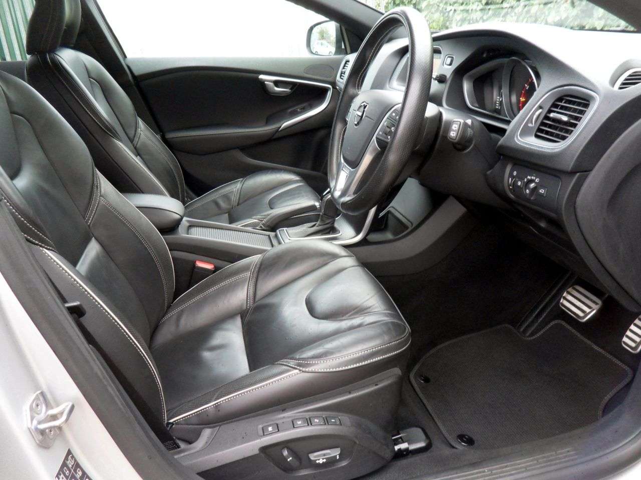 2019 VOLVO V40 2019 VOLVO V40