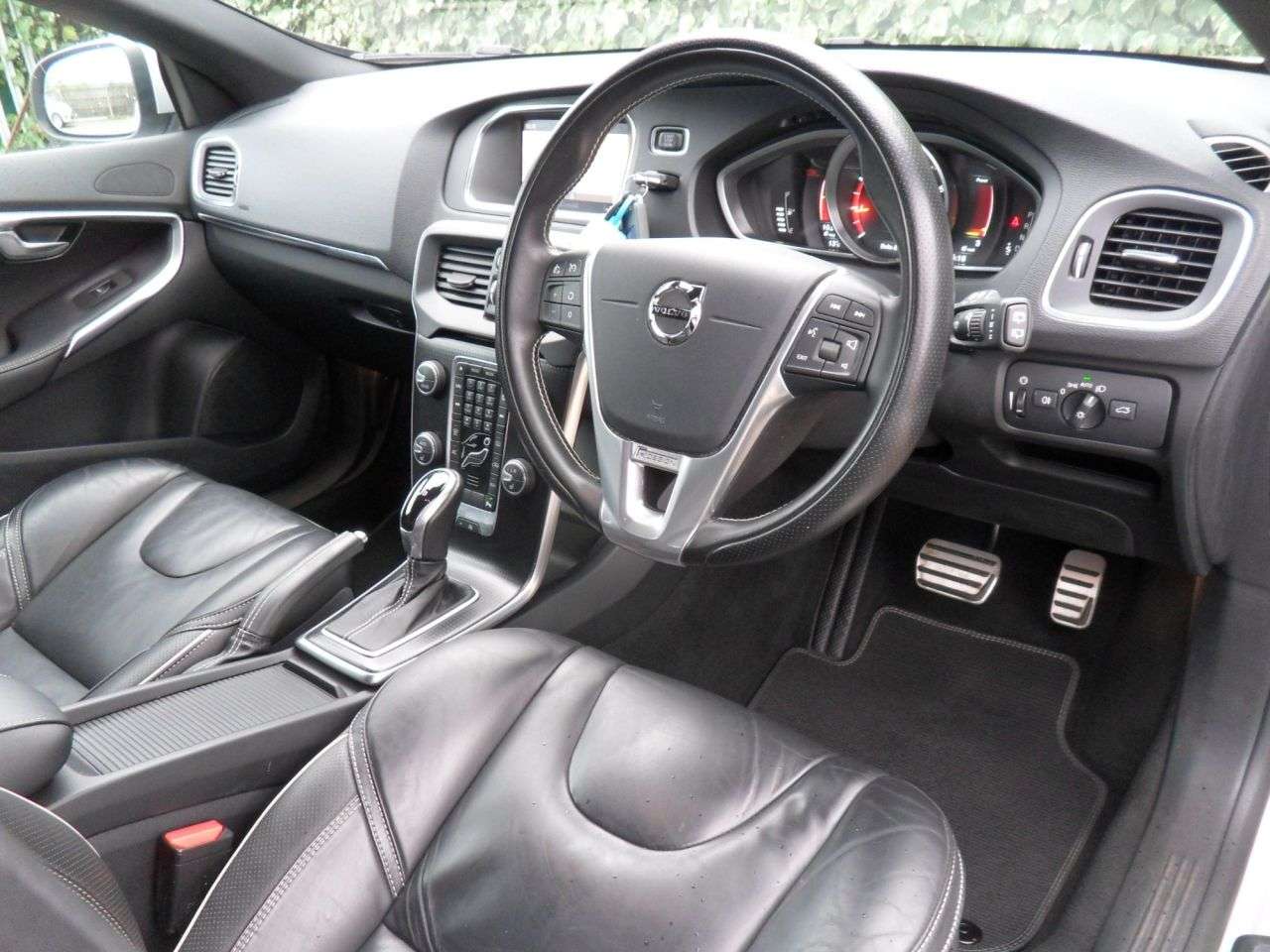 2019 VOLVO V40 2019 VOLVO V40