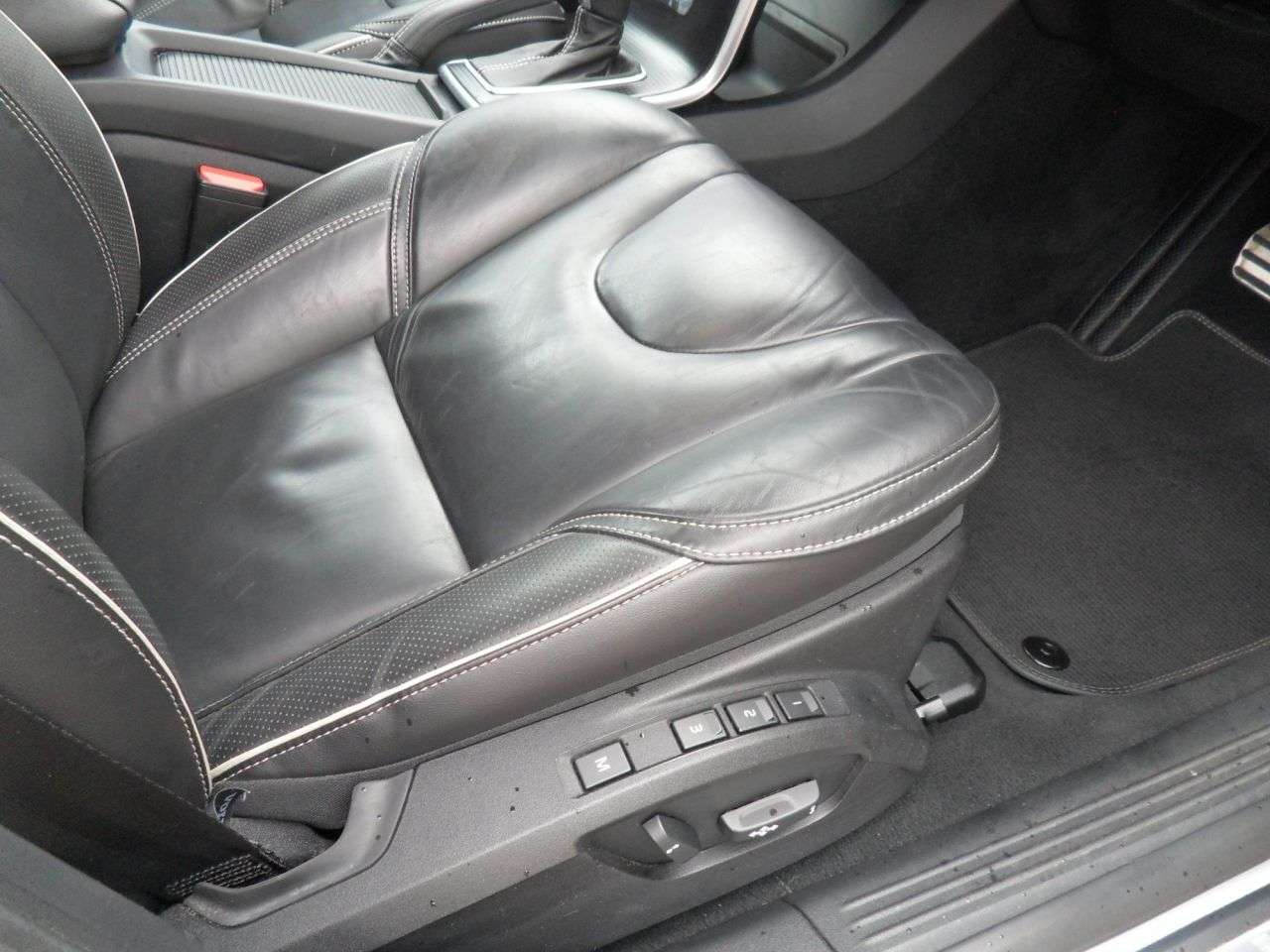 2019 VOLVO V40 2019 VOLVO V40