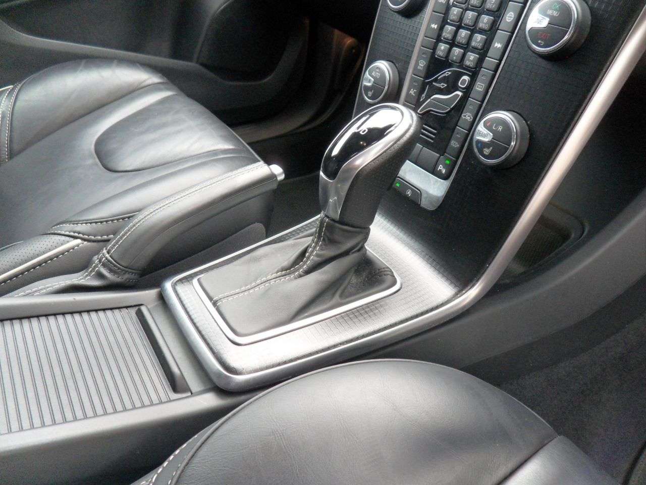 2019 VOLVO V40 2019 VOLVO V40