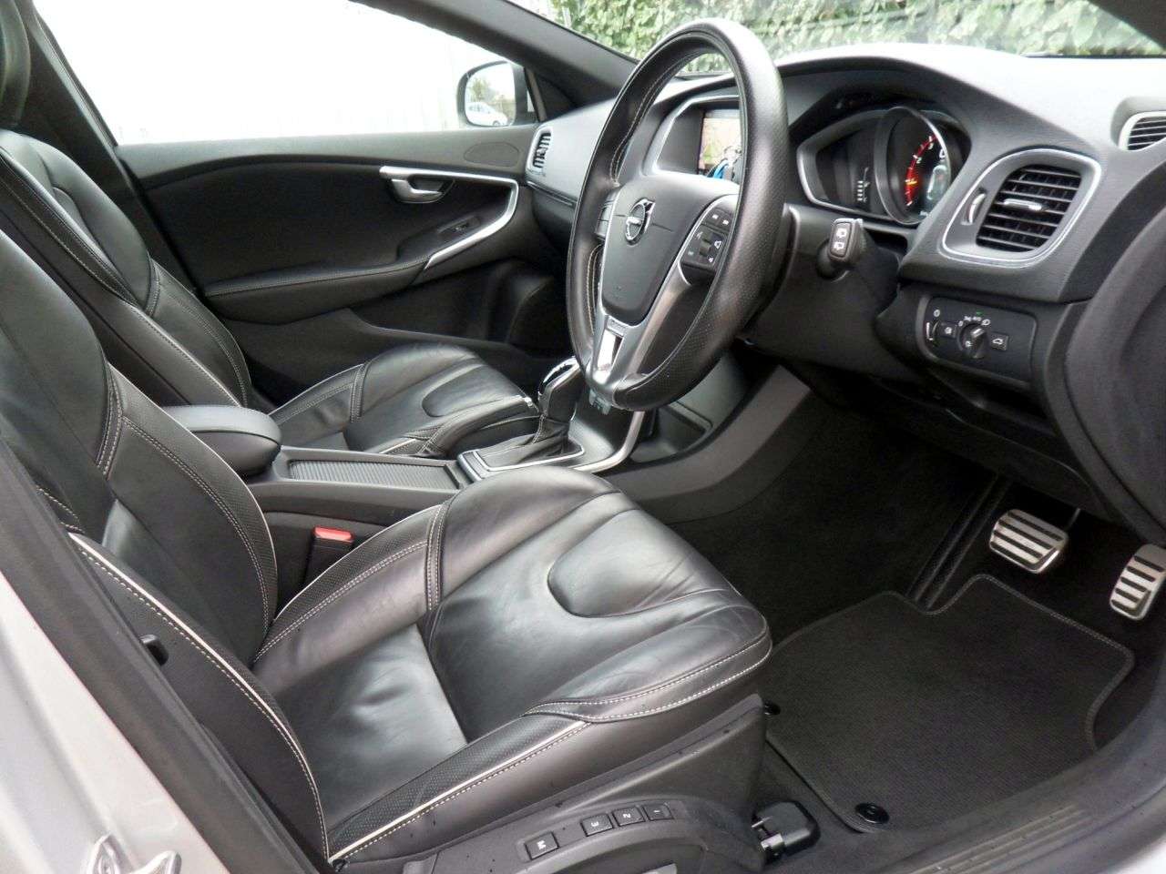 2019 VOLVO V40 2019 VOLVO V40