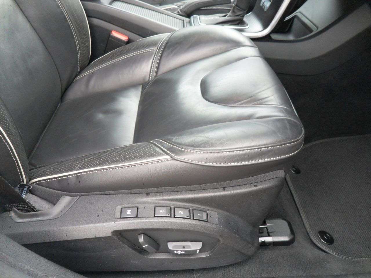 2019 VOLVO V40 2019 VOLVO V40