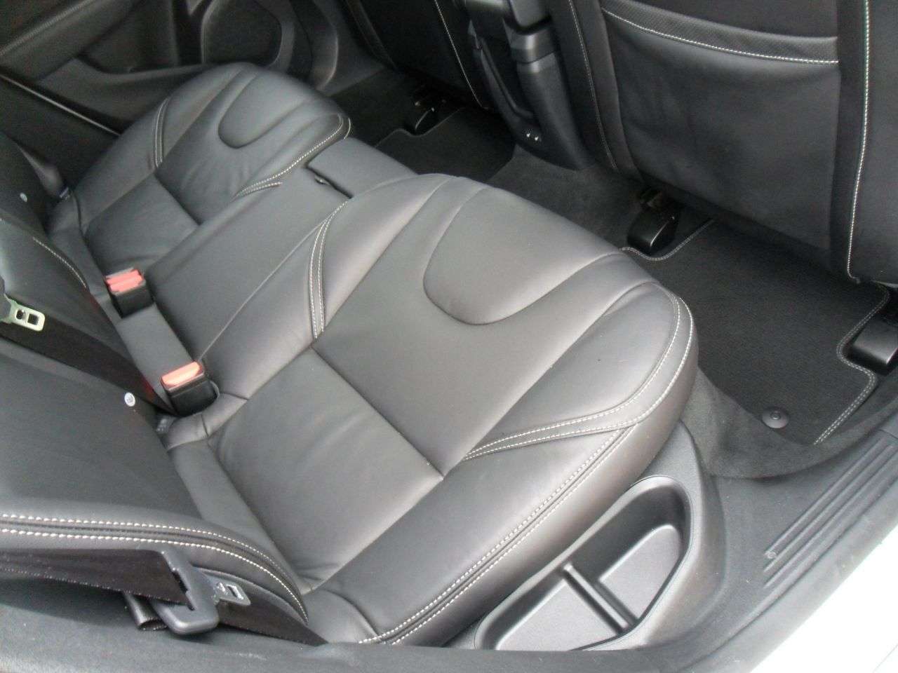 2019 VOLVO V40 2019 VOLVO V40