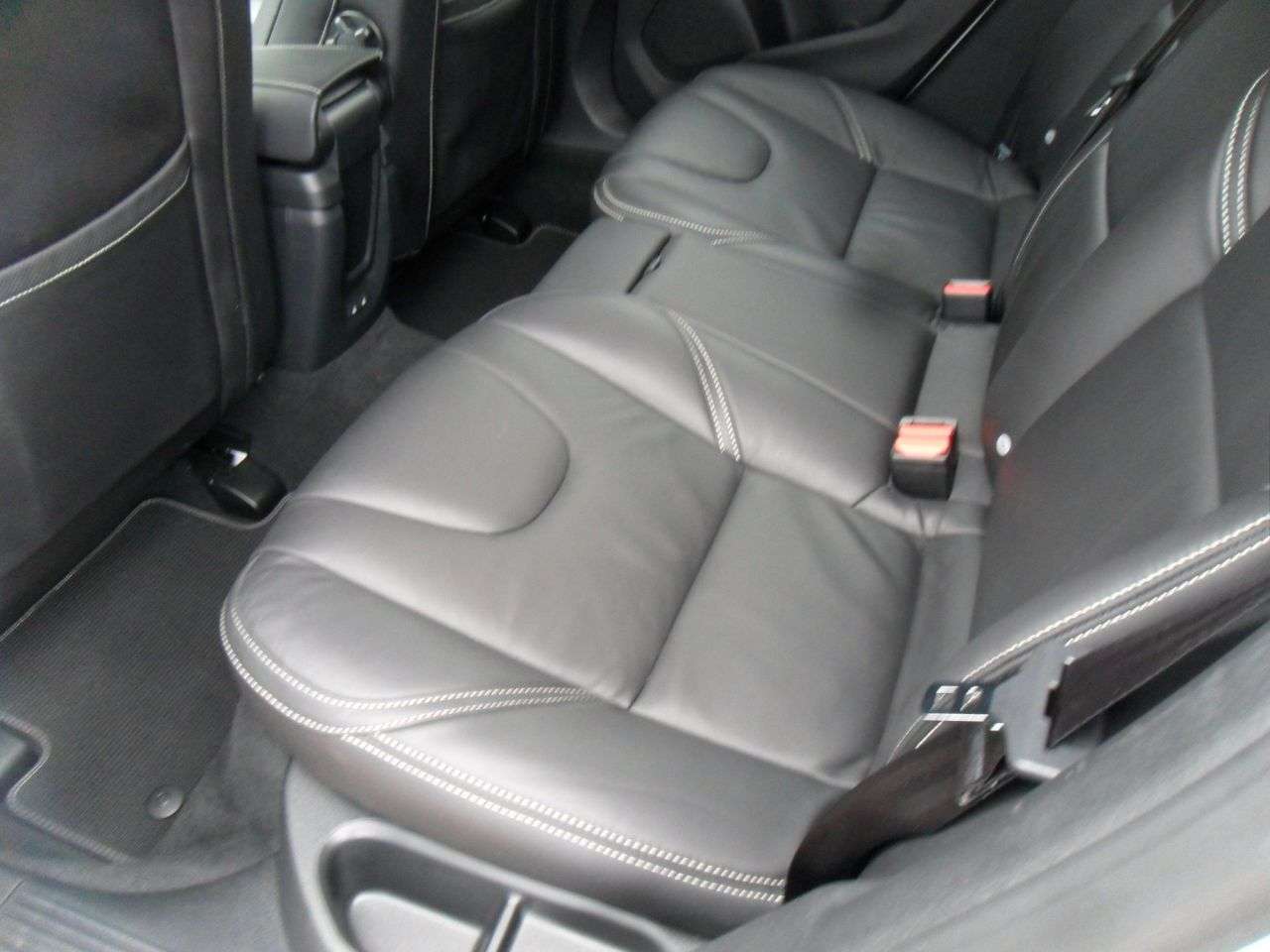 2019 VOLVO V40 2019 VOLVO V40