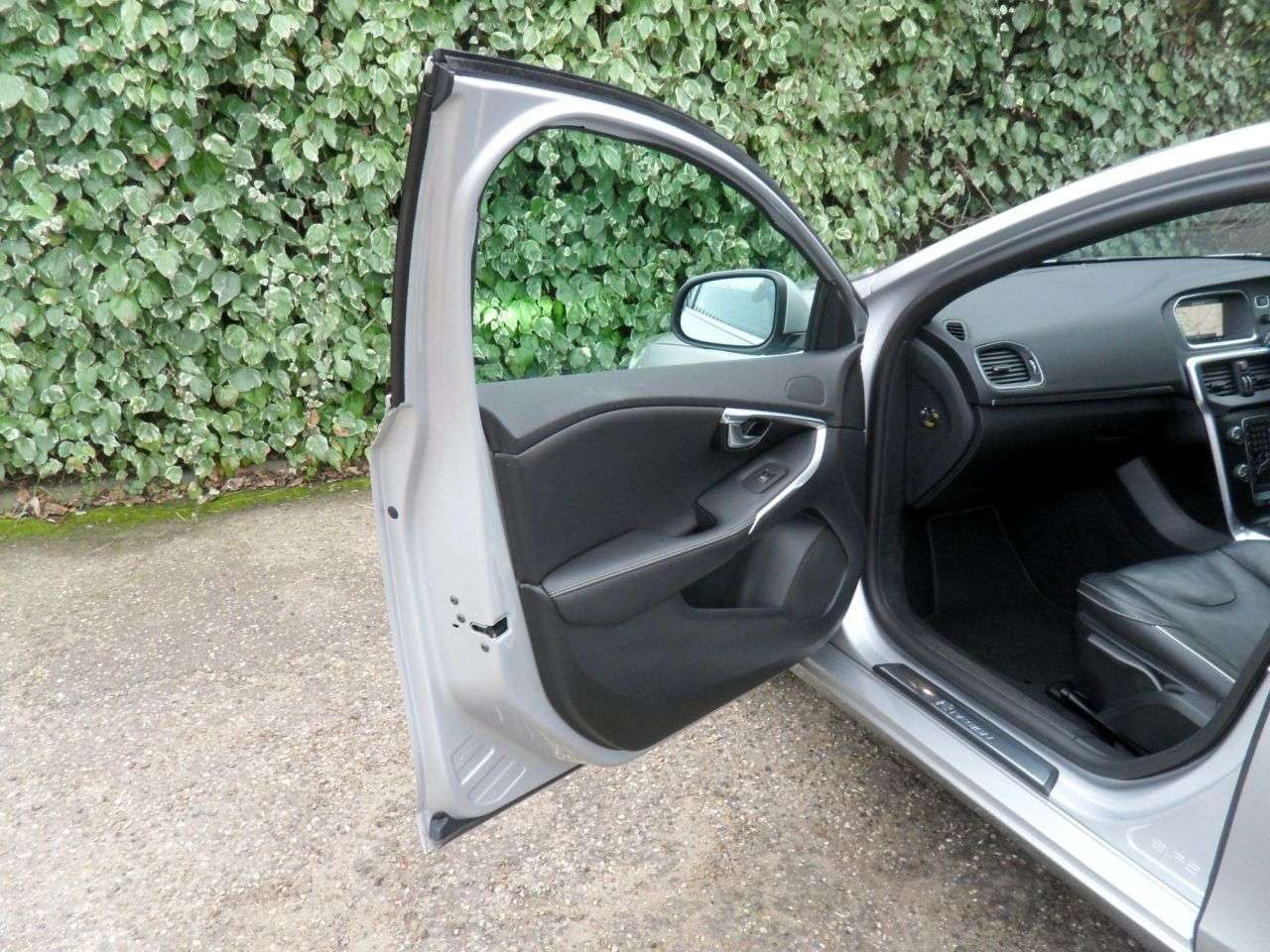 2019 VOLVO V40 2019 VOLVO V40