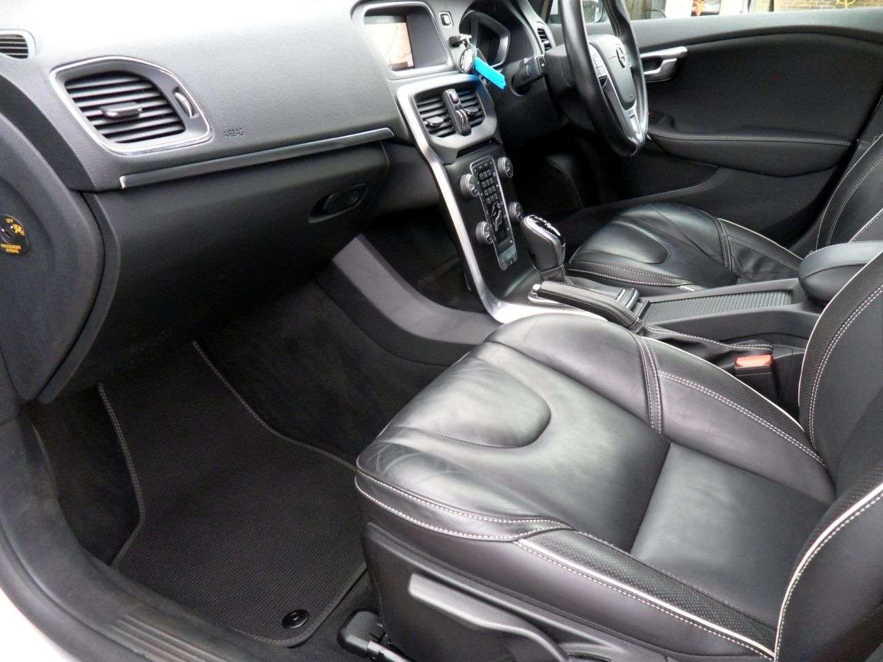 2019 VOLVO V40 2019 VOLVO V40