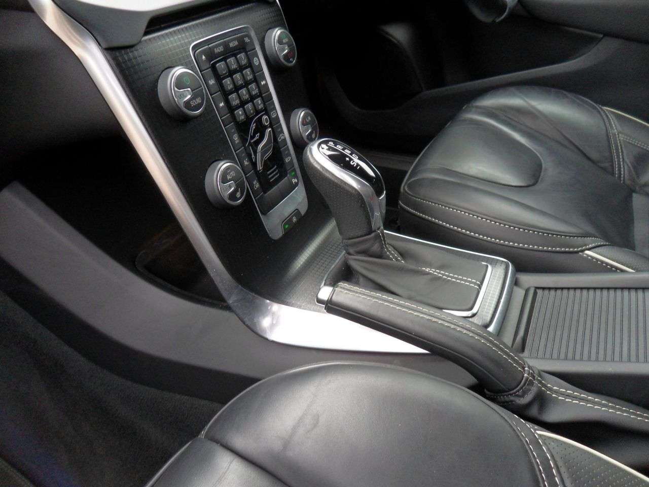 2019 VOLVO V40 2019 VOLVO V40