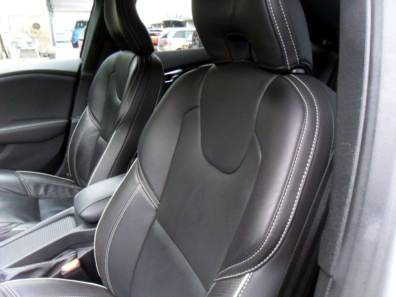 2019 VOLVO V40 2019 VOLVO V40