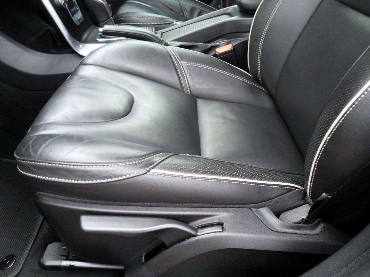 2019 VOLVO V40 2019 VOLVO V40