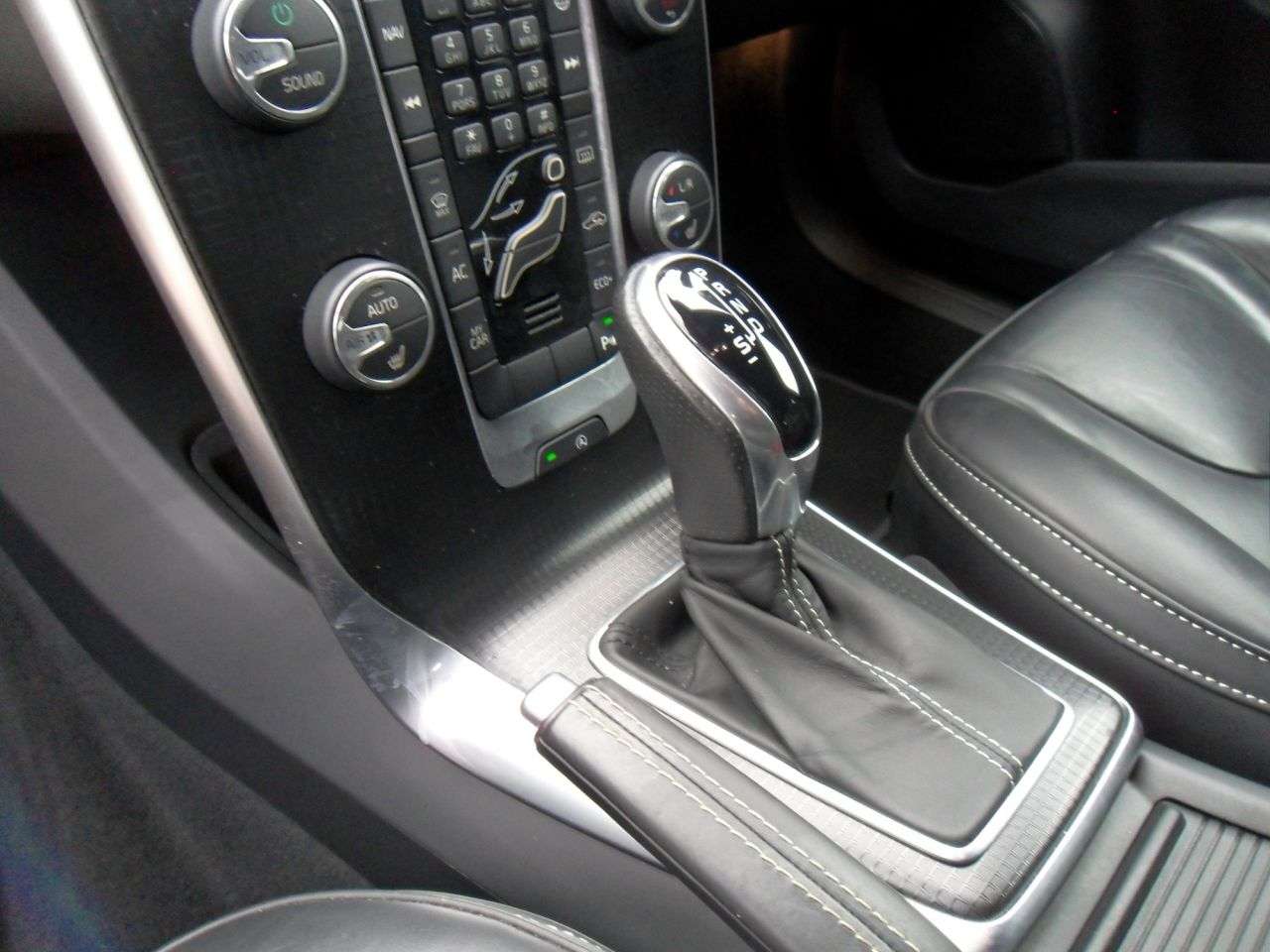 2019 VOLVO V40 2019 VOLVO V40