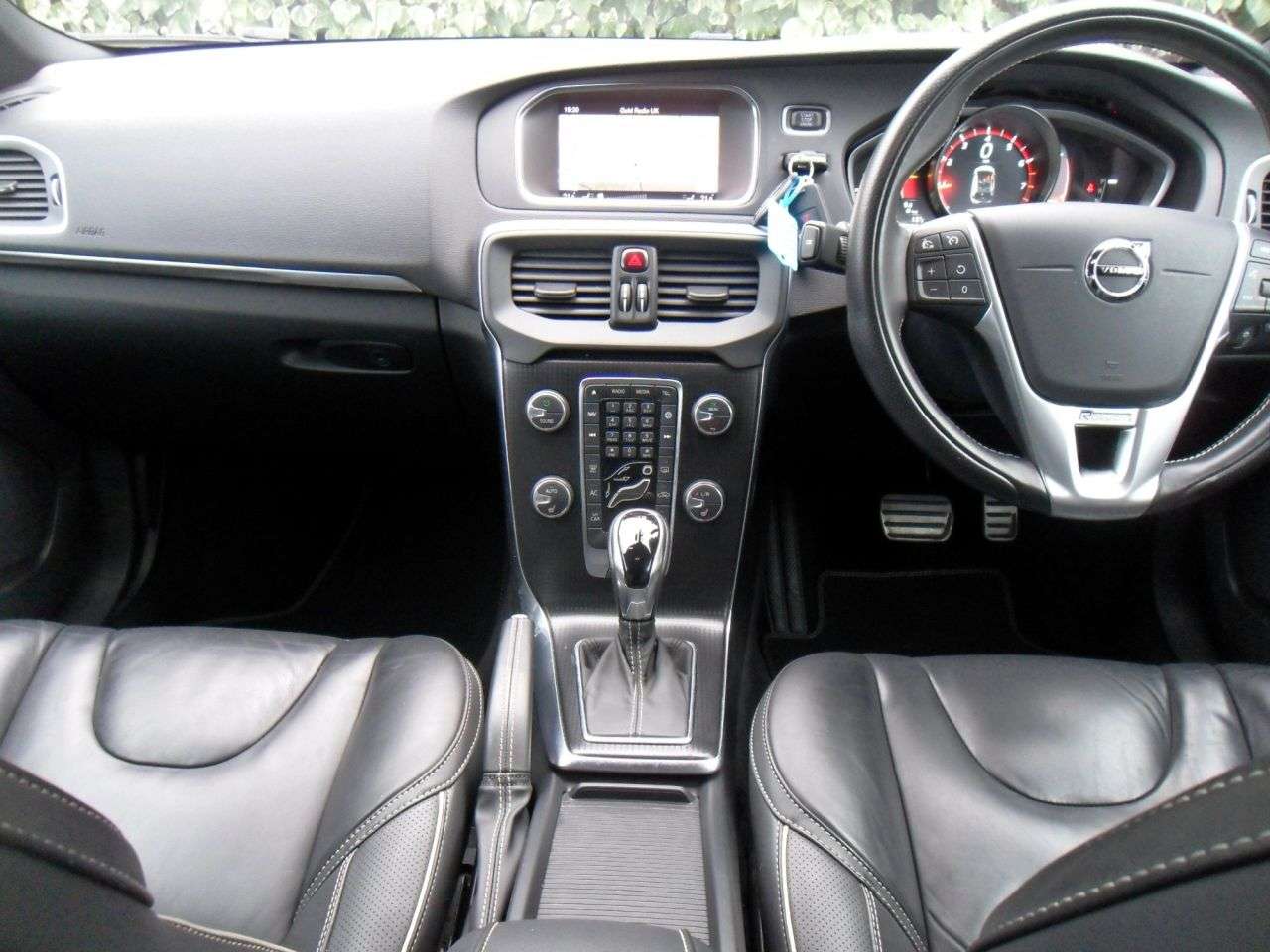 2019 VOLVO V40 2019 VOLVO V40