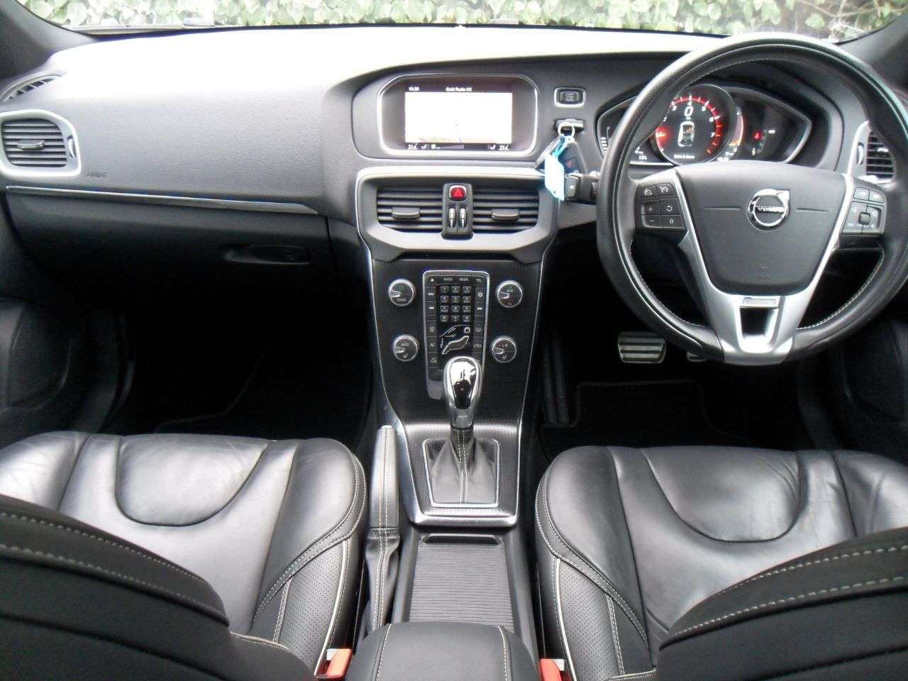 2019 VOLVO V40 2019 VOLVO V40