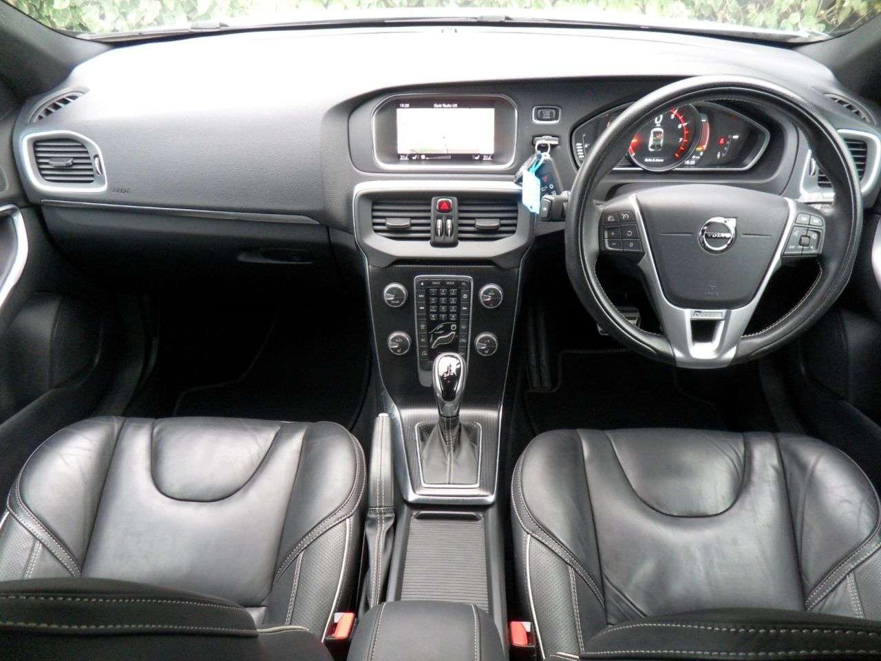 2019 VOLVO V40 2019 VOLVO V40