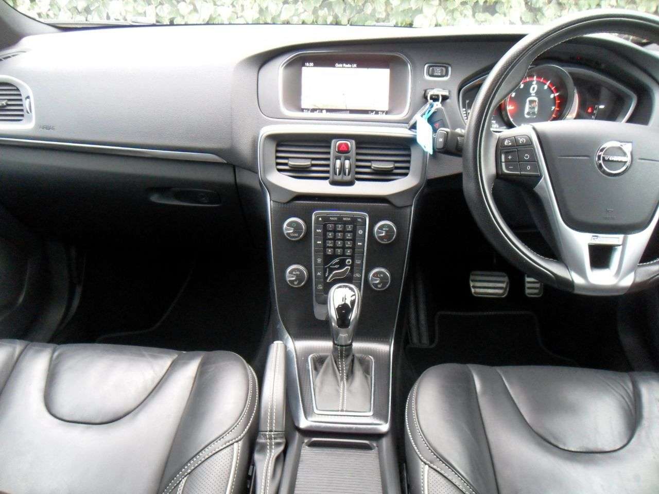 2019 VOLVO V40 2019 VOLVO V40