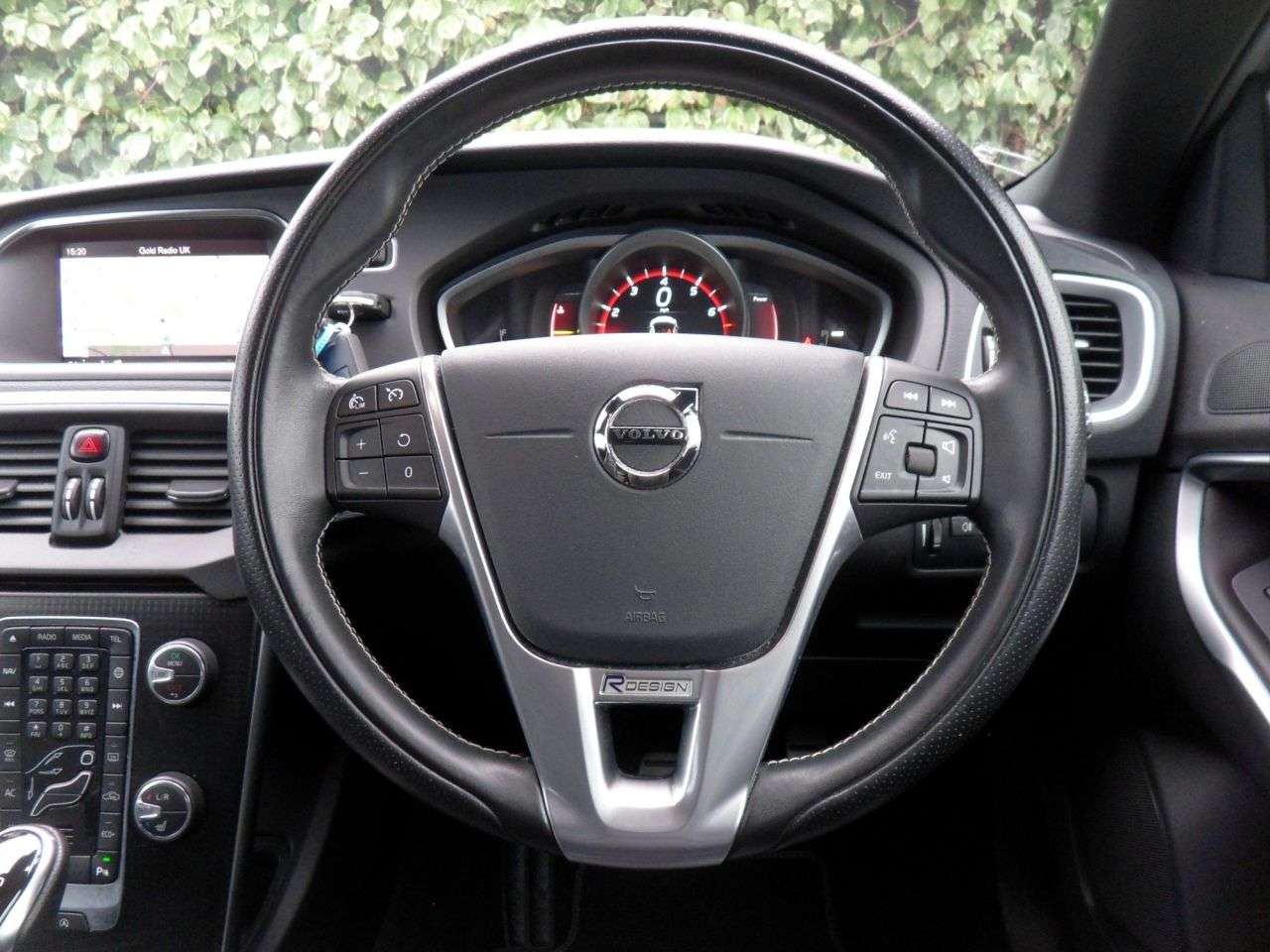 2019 VOLVO V40 2019 VOLVO V40