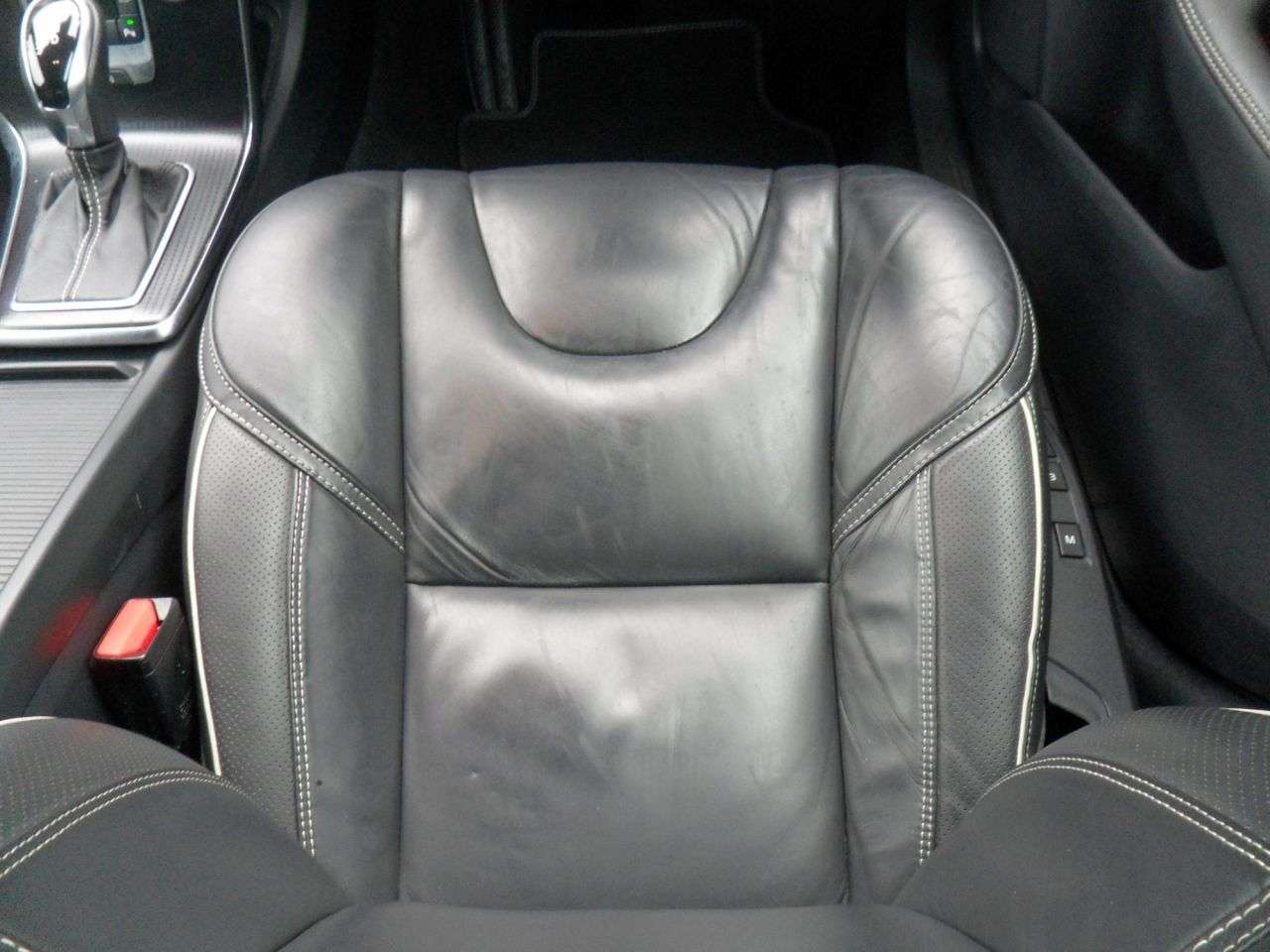 2019 VOLVO V40 2019 VOLVO V40