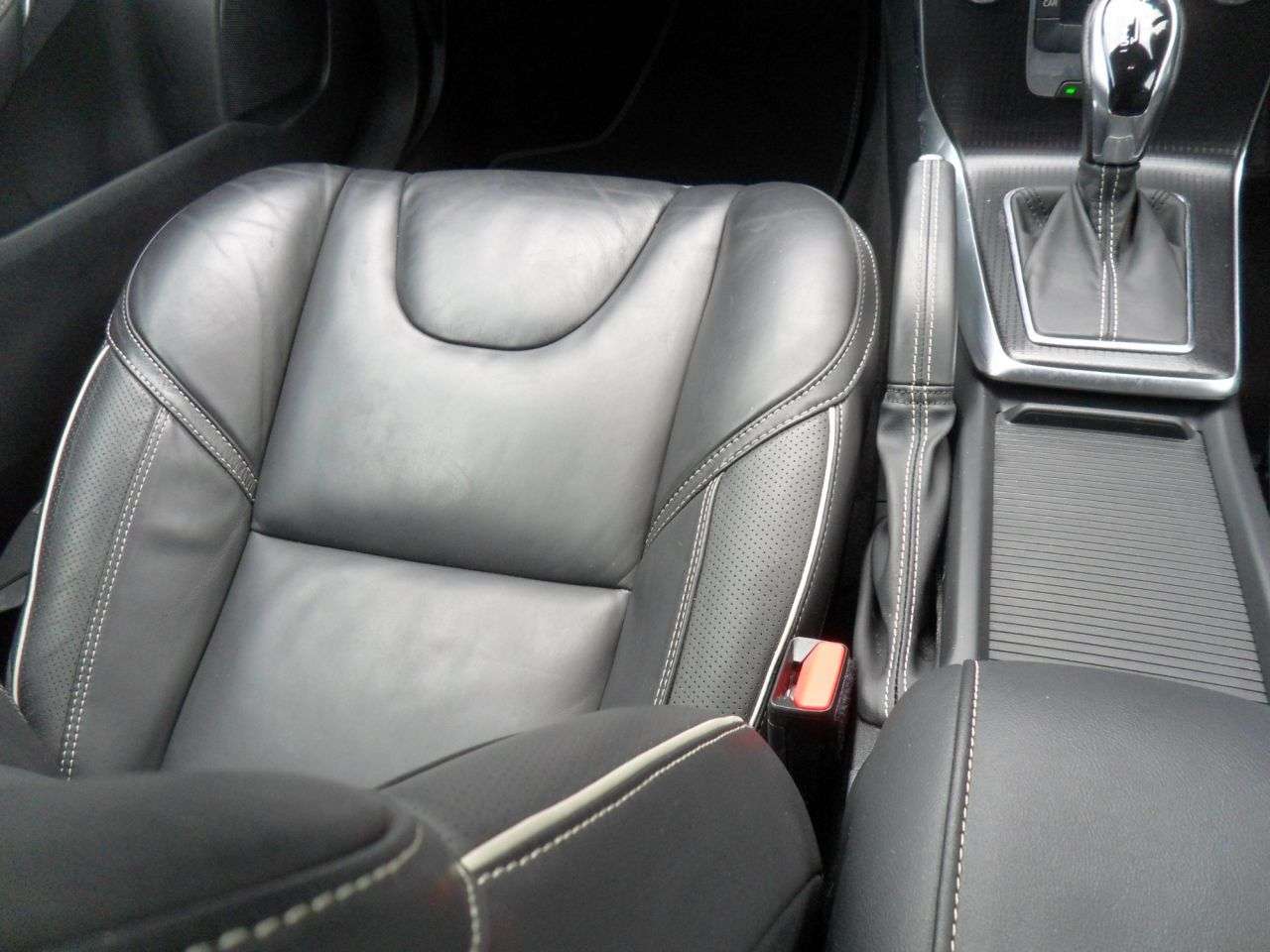 2019 VOLVO V40 2019 VOLVO V40