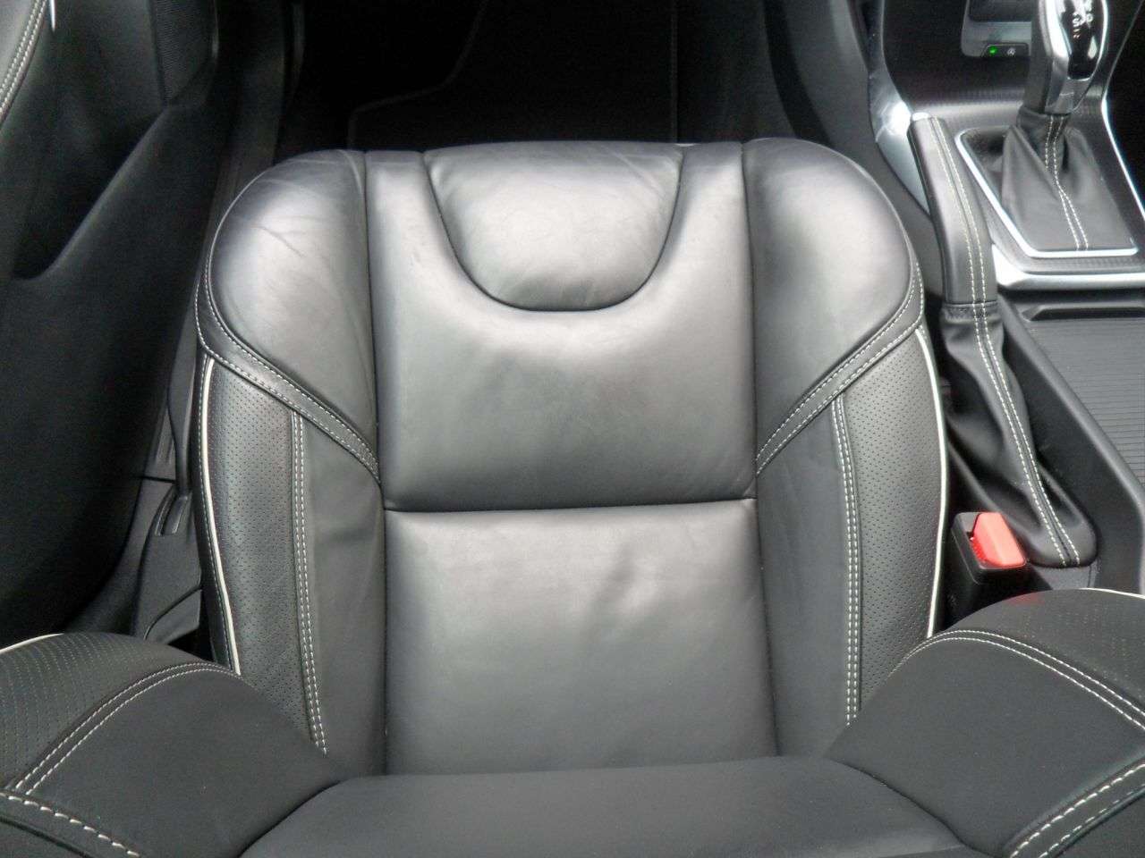 2019 VOLVO V40 2019 VOLVO V40