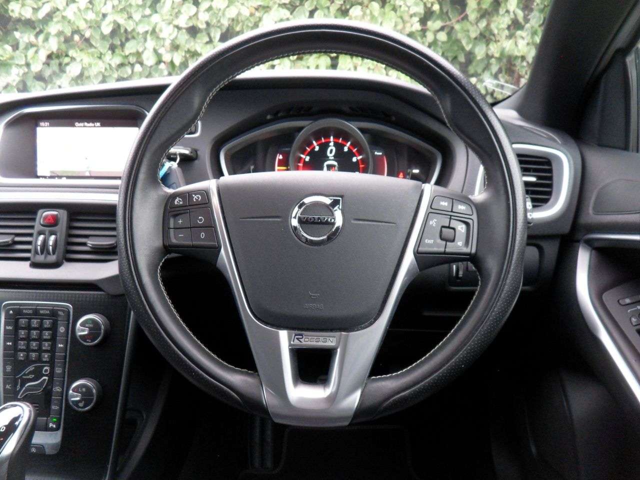 2019 VOLVO V40 2019 VOLVO V40