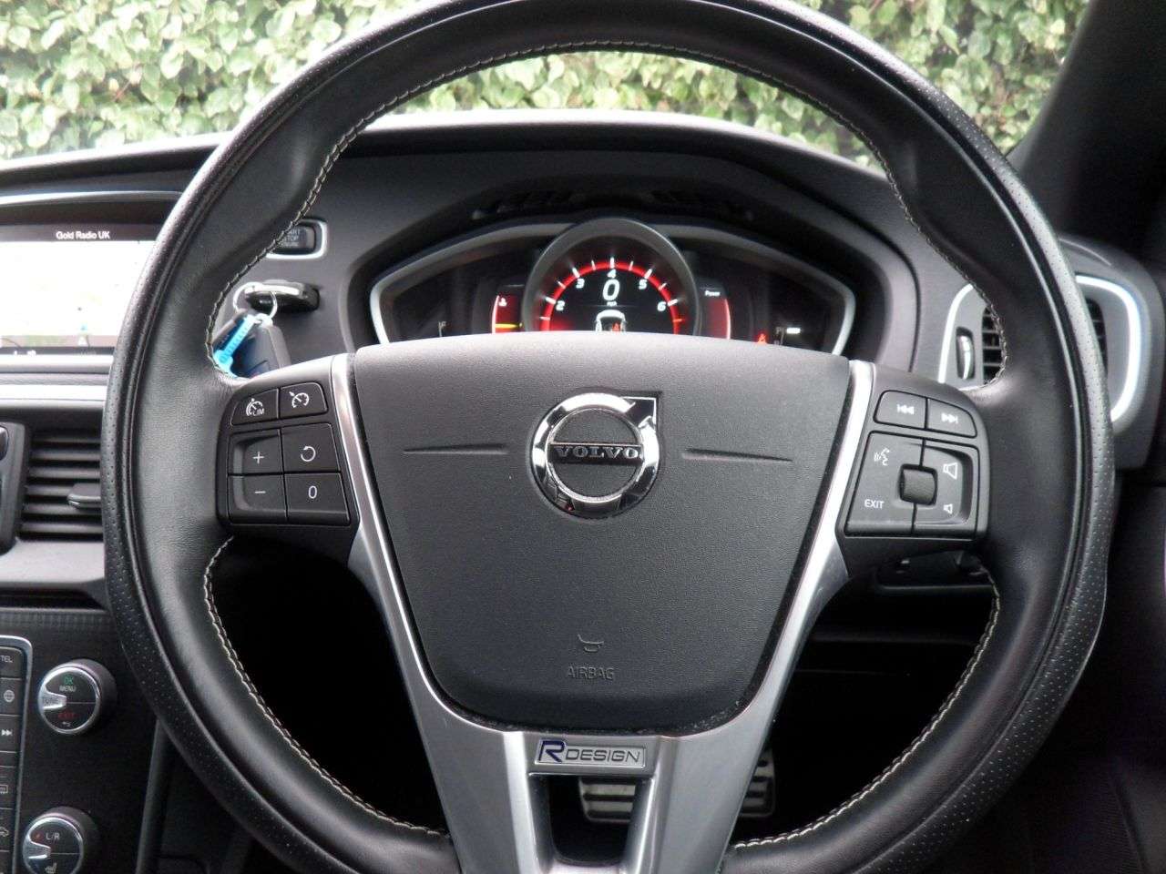 2019 VOLVO V40 2019 VOLVO V40