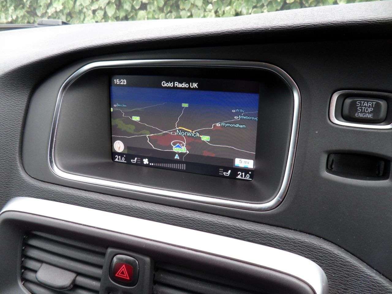 2019 VOLVO V40 2019 VOLVO V40