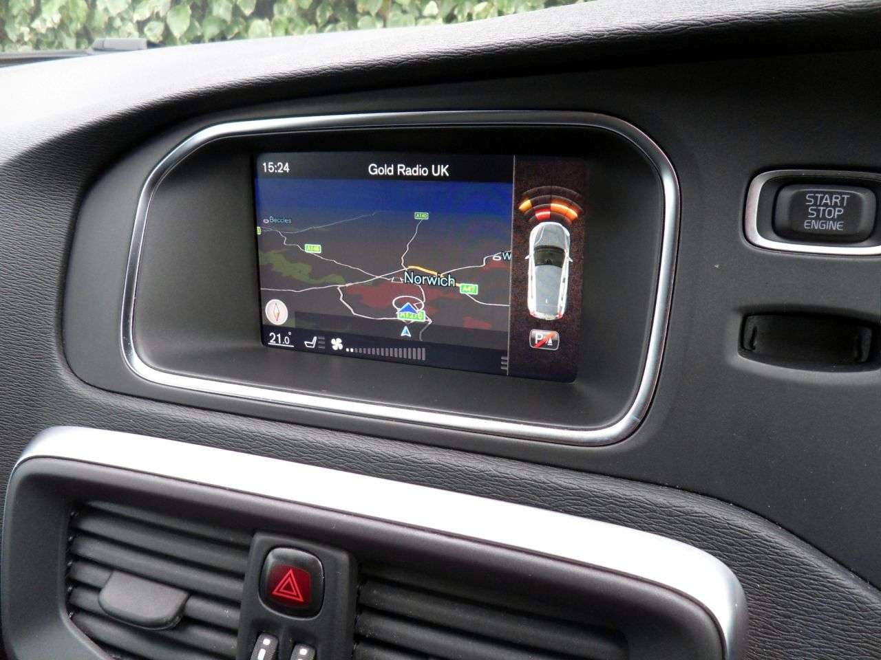 2019 VOLVO V40 2019 VOLVO V40