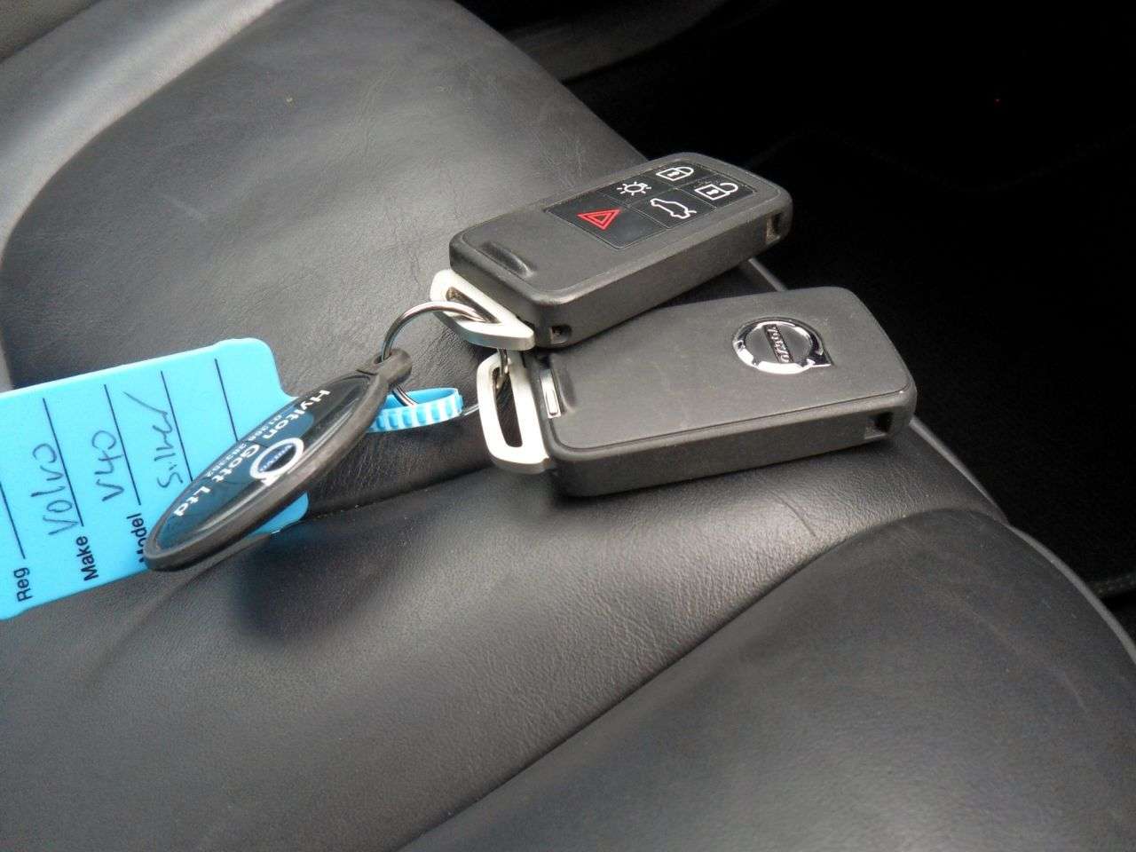 2019 VOLVO V40 2019 VOLVO V40