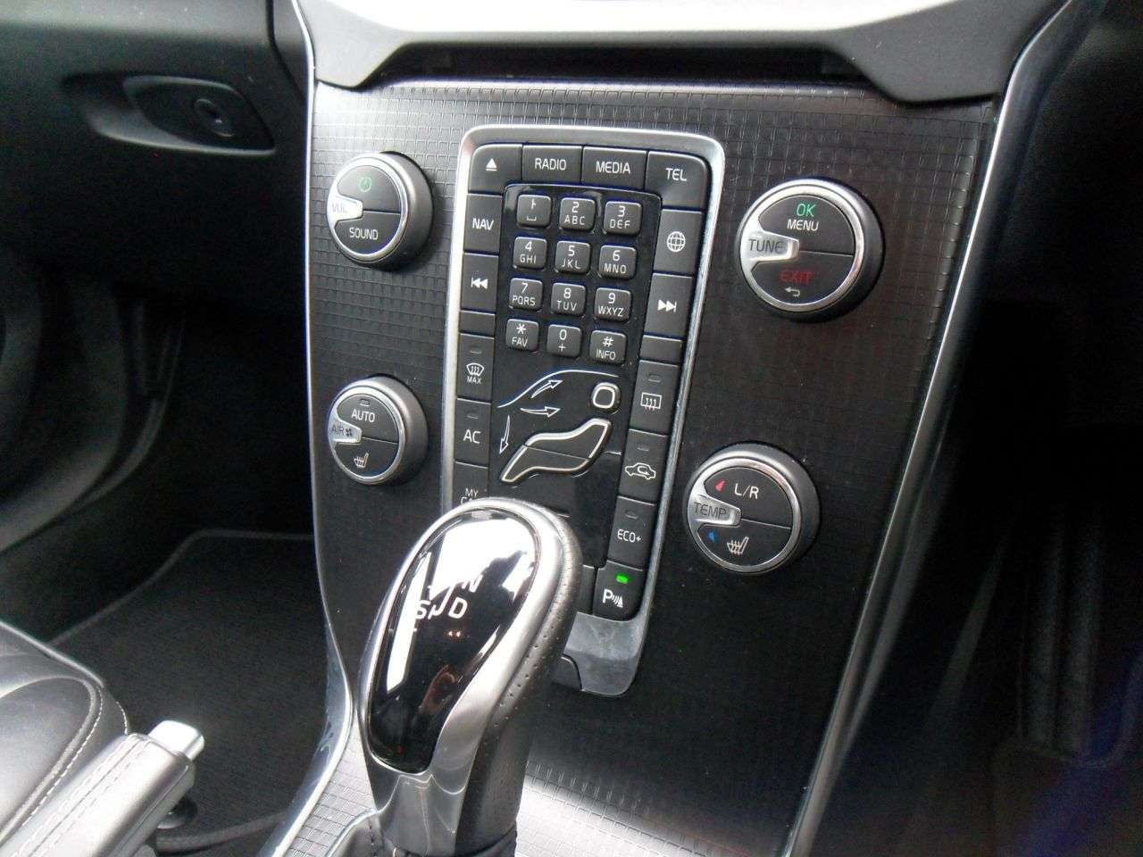 2019 VOLVO V40 2019 VOLVO V40