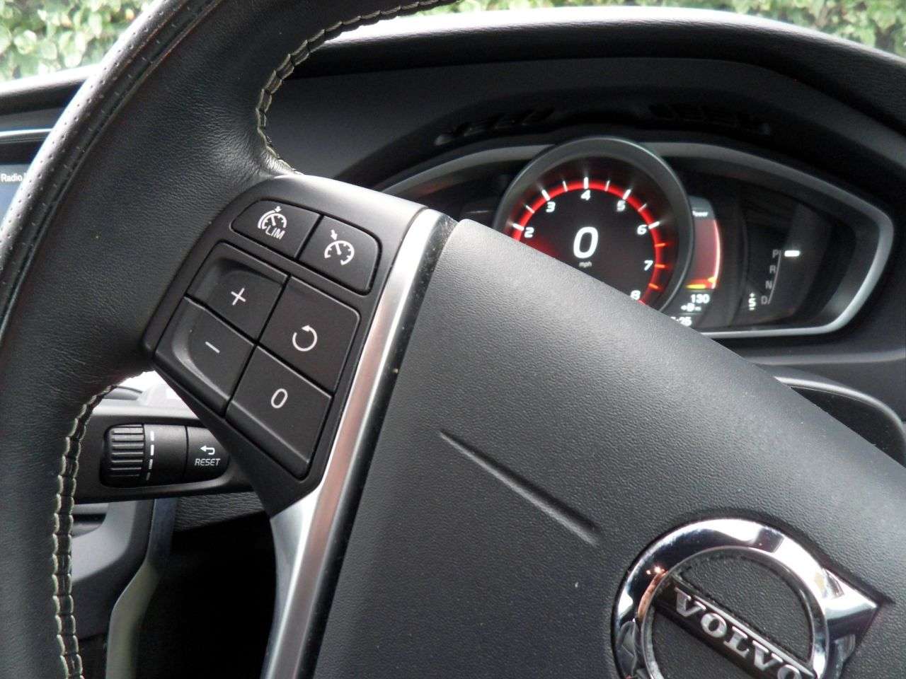 2019 VOLVO V40 2019 VOLVO V40